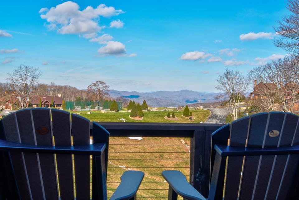 Sommer Hus at Eagles Nest House in Beech Mountain