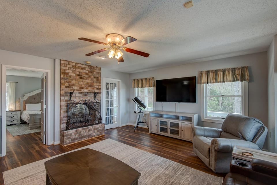 Hilltop Hideaway House in Boone