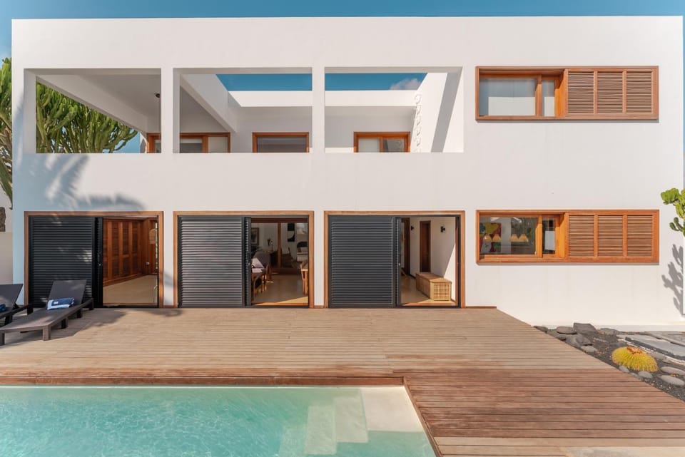 Patio, Pool view, Swimming pool, sunbed