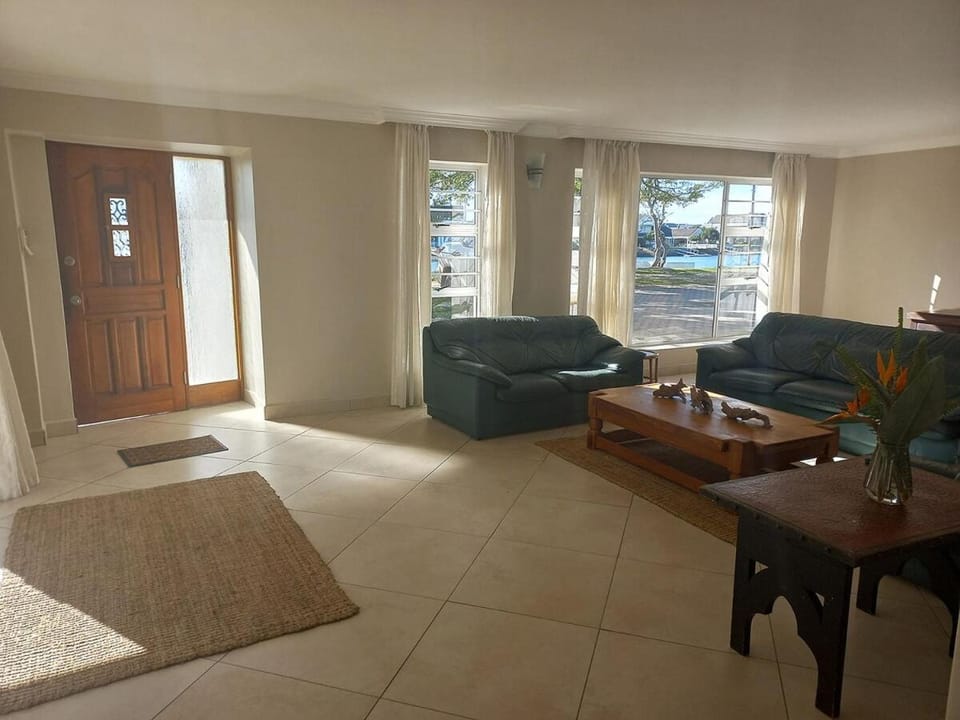 Ripples Beach House - 14 sleeper House in Port Alfred