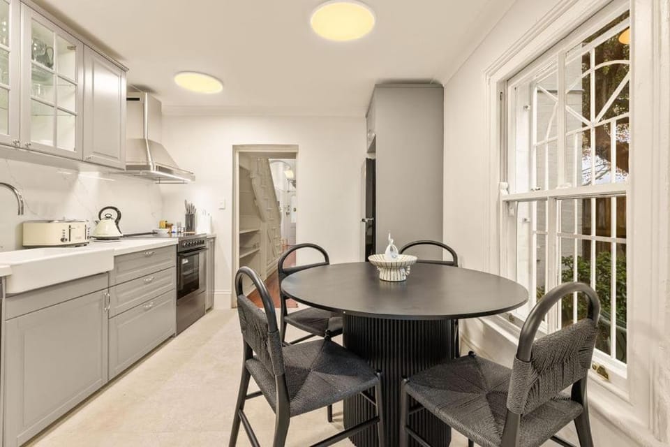 Dining area, kitchen