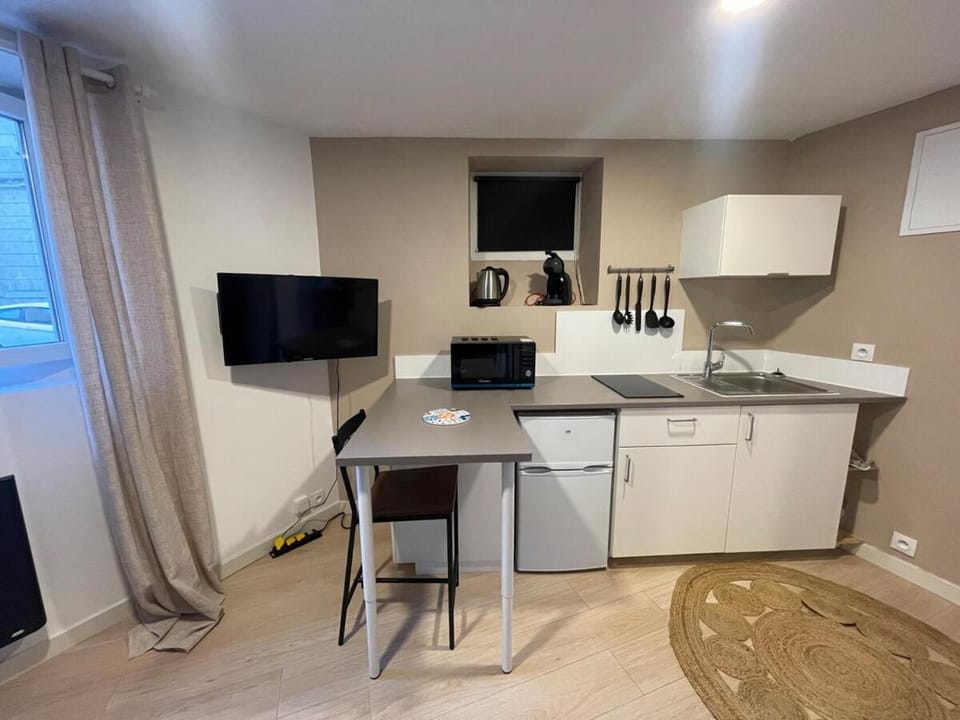 Studio Cocoon Fav Centre Apartment in Valence