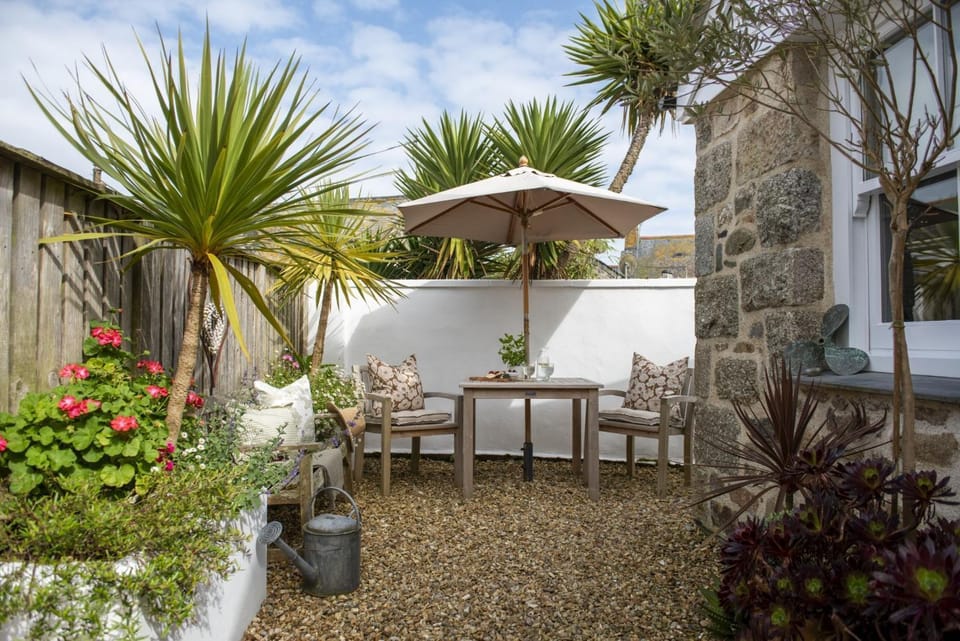 Day, Garden, Dining area