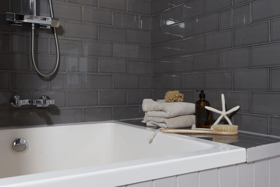 Bedroom, Bath, towels