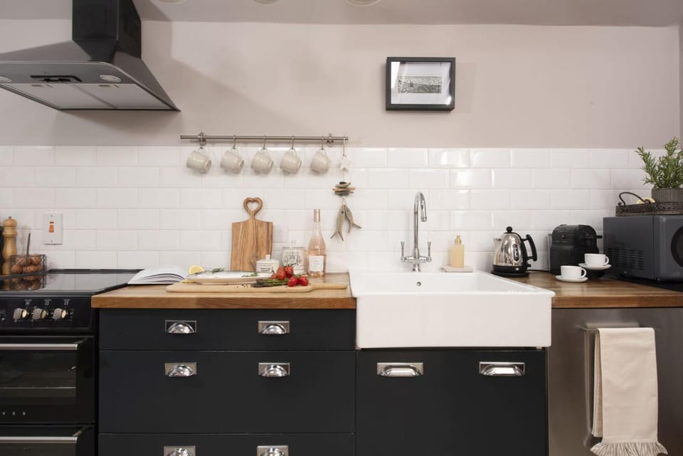 Coffee/tea facilities, Kitchen or kitchenette, microwave, pet friendly, stove, toaster, washing machine, dryer