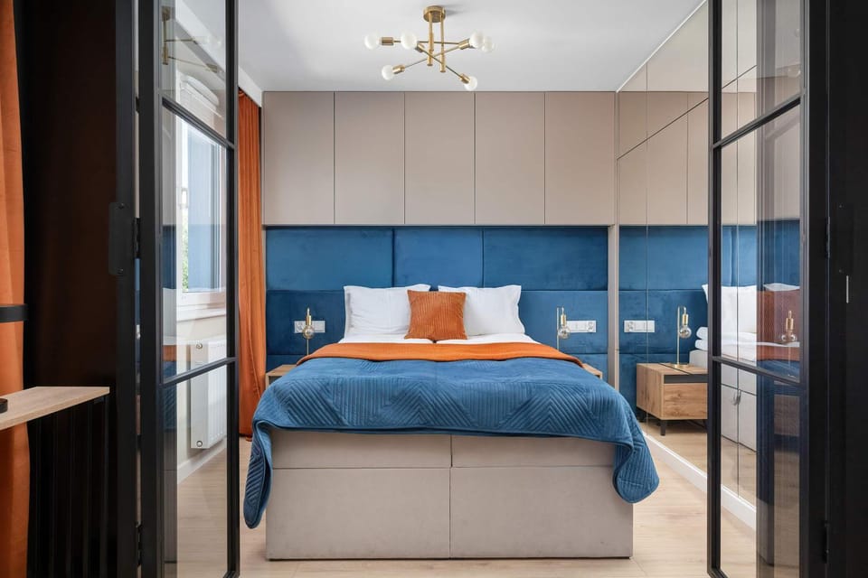 Bed, Seating area