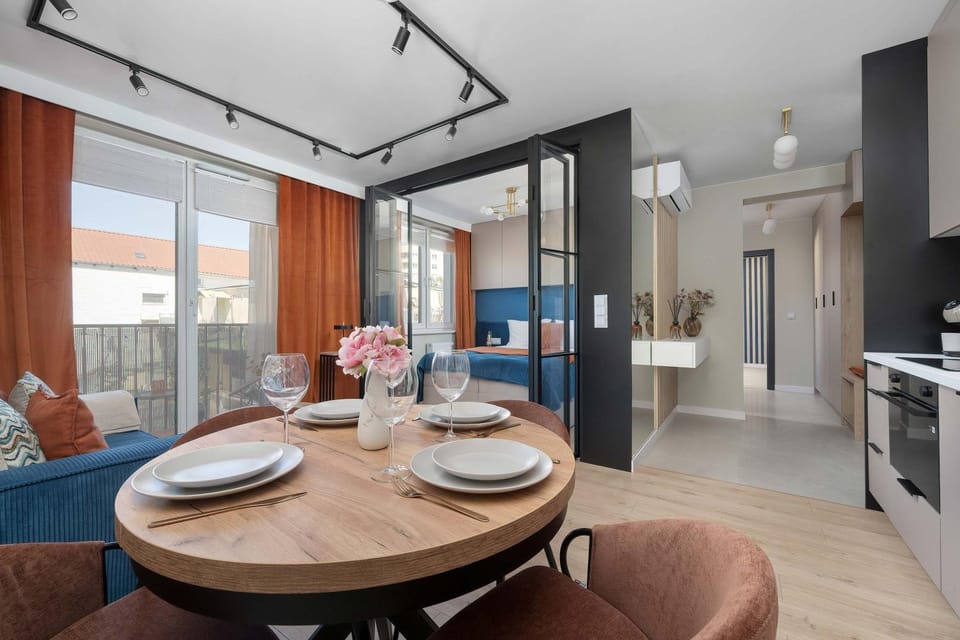 Kitchen or kitchenette, Seating area, Dining area