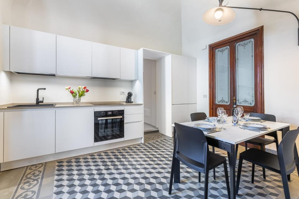 Kitchen or kitchenette, Dining area, dishwasher, oven, stove