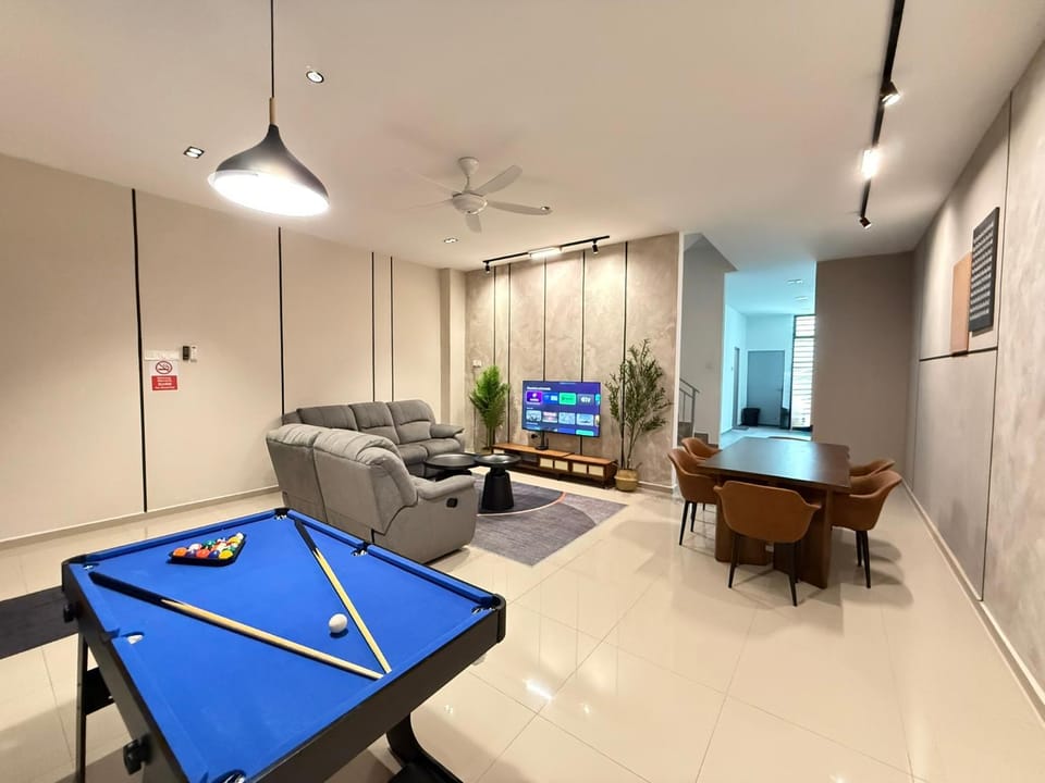 FunkyVila1 18PAX 4BR Near188Tower, Artstreet, HTAA House in Pahang, Malaysia