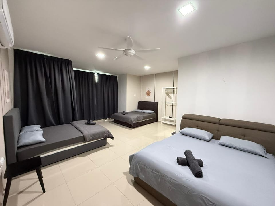 FunkyVila1 18PAX 4BR Near188Tower, Artstreet, HTAA House in Pahang, Malaysia