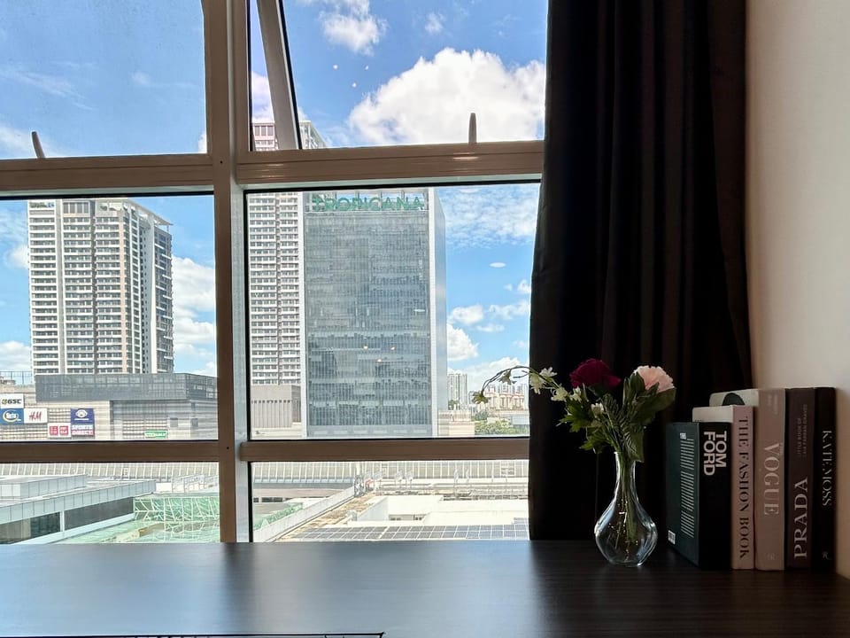Spacious 10 Pax Suite l Kota Damansara MRT & Mall Apartment in Petaling Jaya