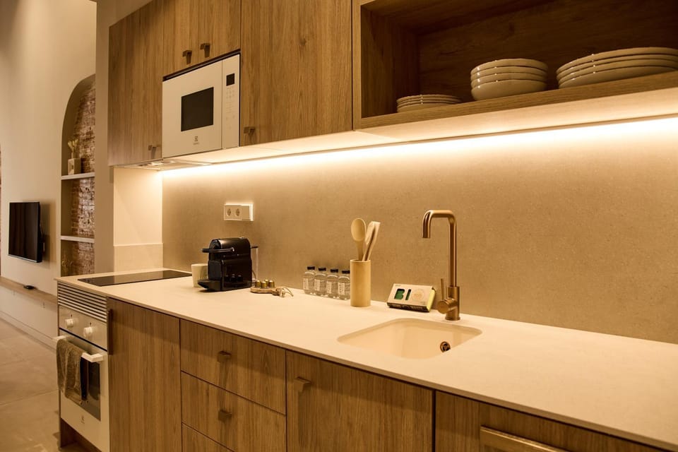 Kitchen or kitchenette, microwave, oven, stove