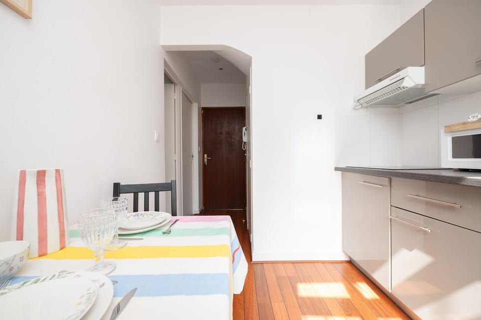 Dining area, Meals, kitchen