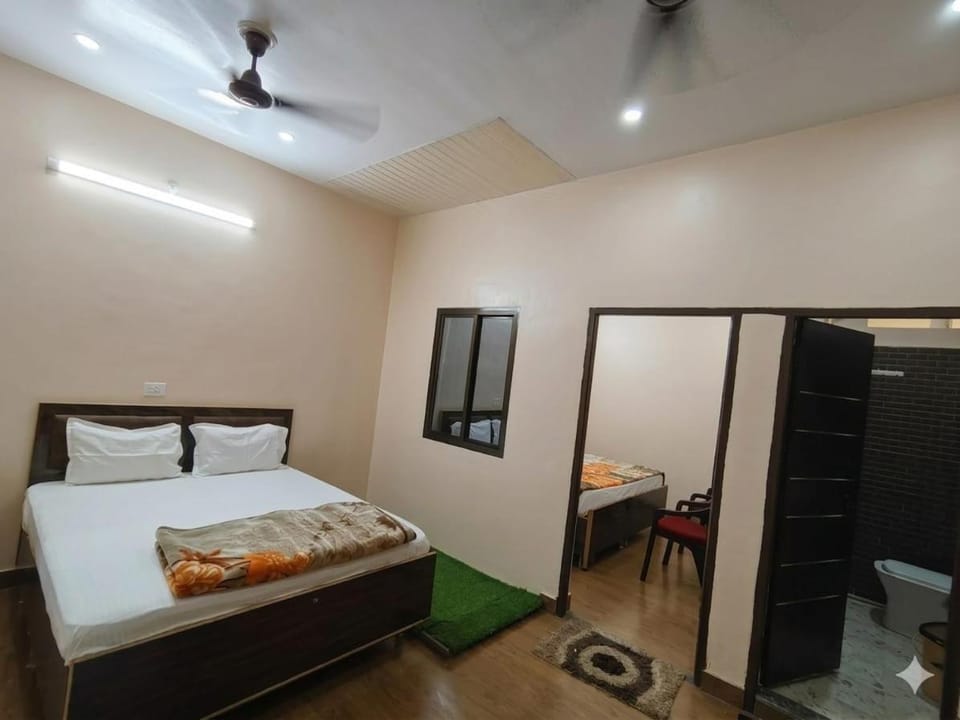 Bed, Photo of the whole room, Bedroom, air conditioner