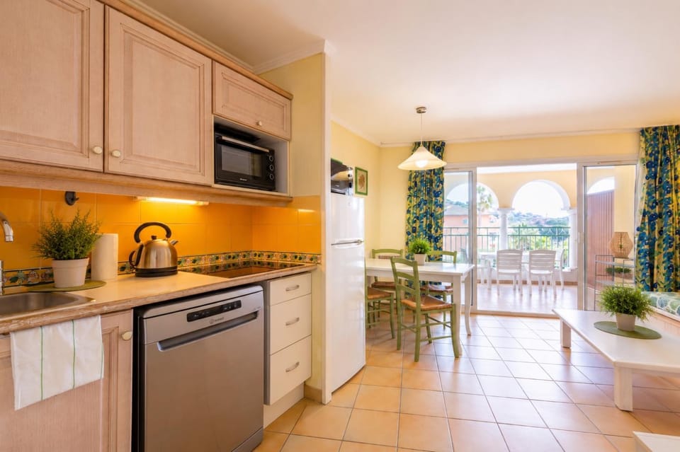 Pool and Sea View, Beach Access, Parking by White House Apartment in Sainte-Maxime