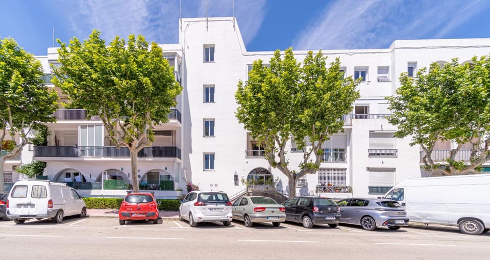 Property building, Facade/entrance, Off site