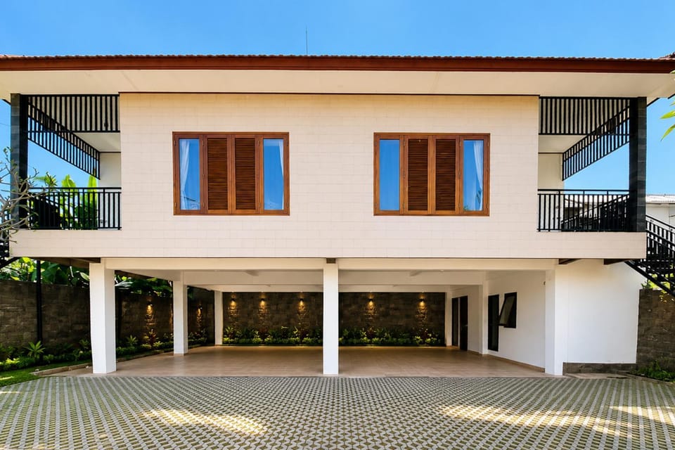 Facade/entrance