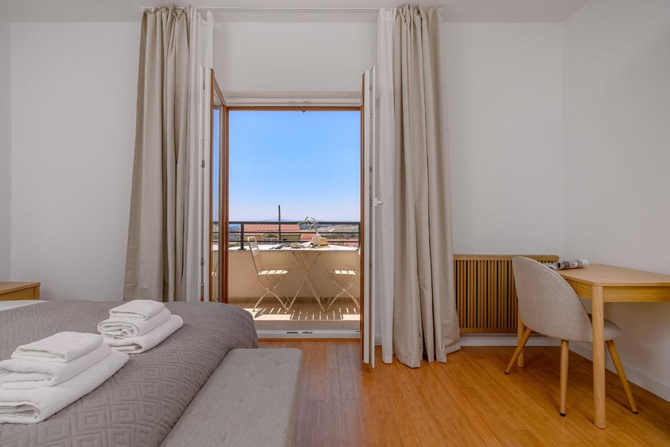 Bed, Balcony/Terrace, Bedroom
