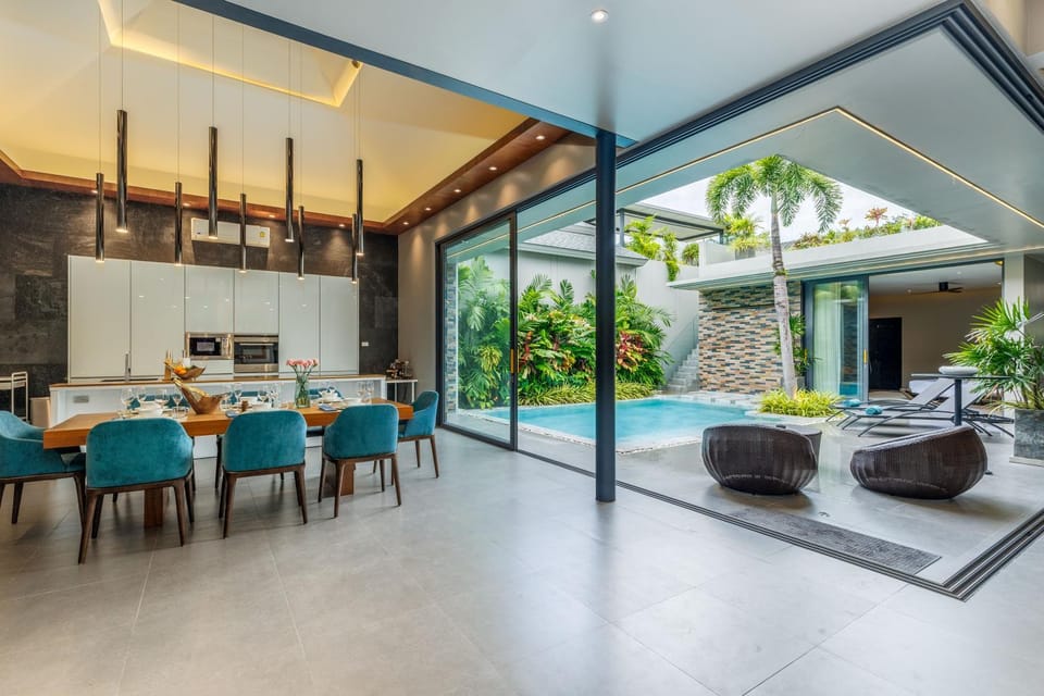 Living room, Dining area, Swimming pool, sunbed