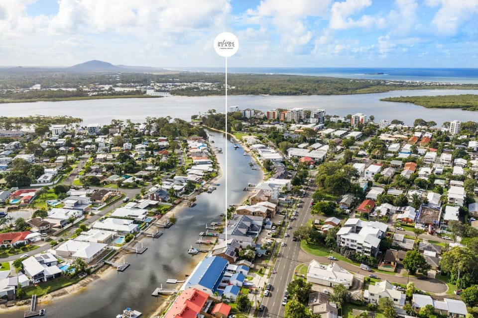 Property building, Bird's eye view, Location
