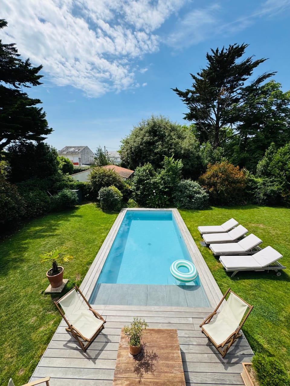 Garden view, Swimming pool, sunbed