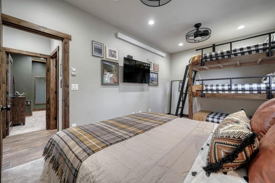 Newly-Constructed Spacious Modern Cabin for an Amazing Family Getaway in Ashton, Idaho Cabin in Ashton