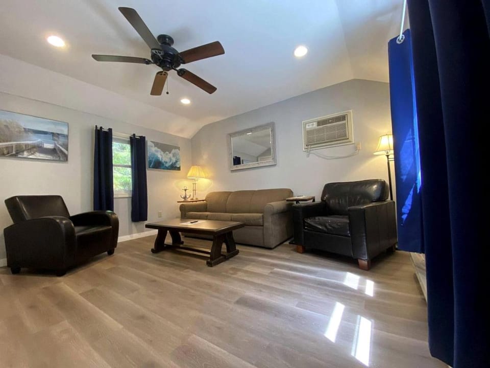 Charming Cottage with Private Deck and Modern Amenities near Camden, Maine House in Camden