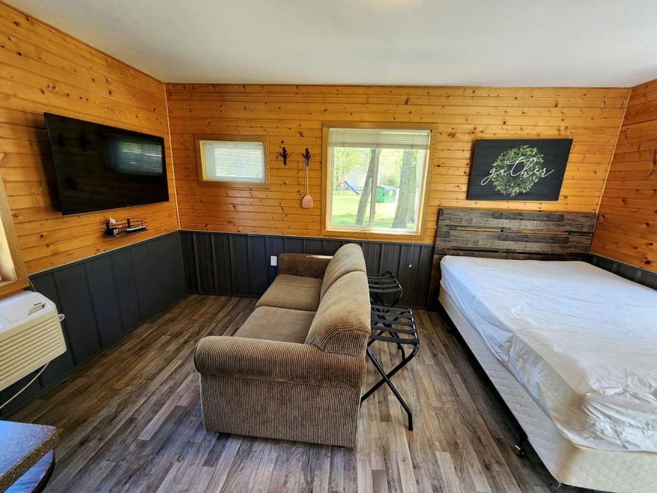 Tranquil Cottage with Picnic Table and Fire Ring in Trempealeau, Wisconsin House in Trempealeau