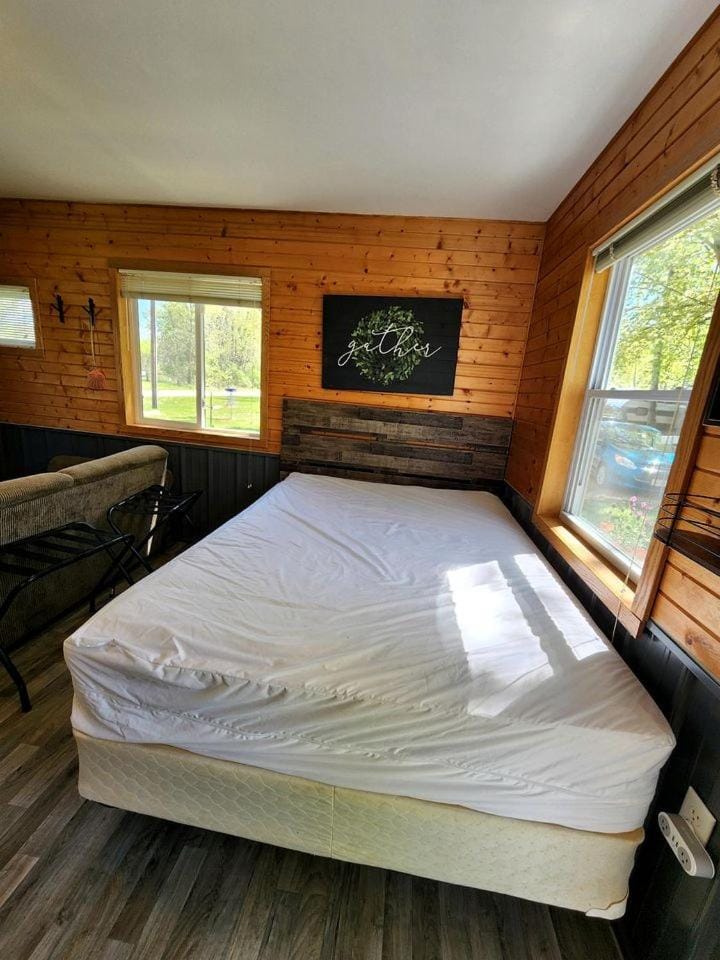 Tranquil Cottage with Picnic Table and Fire Ring in Trempealeau, Wisconsin House in Trempealeau