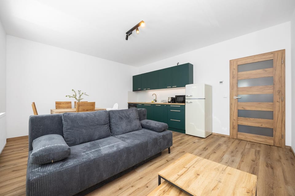 Kitchen or kitchenette, Living room, Seating area, Dining area
