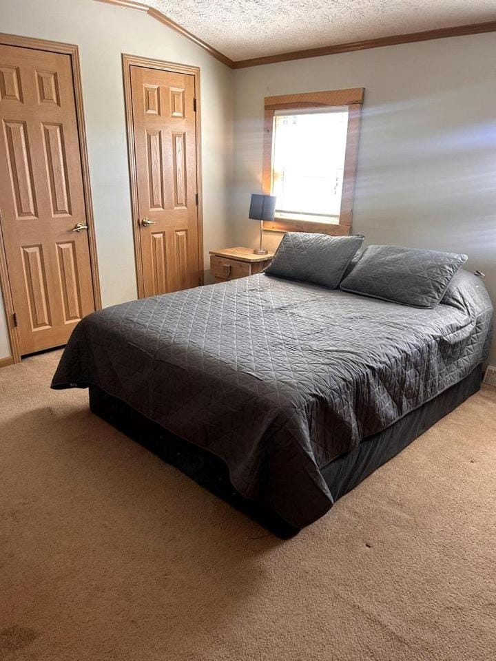 Large, Three Bedroom Cabin in Sturgis, South Dakota, Perfect for a Glamping Retreat to the Badlands Cabin in Sturgis