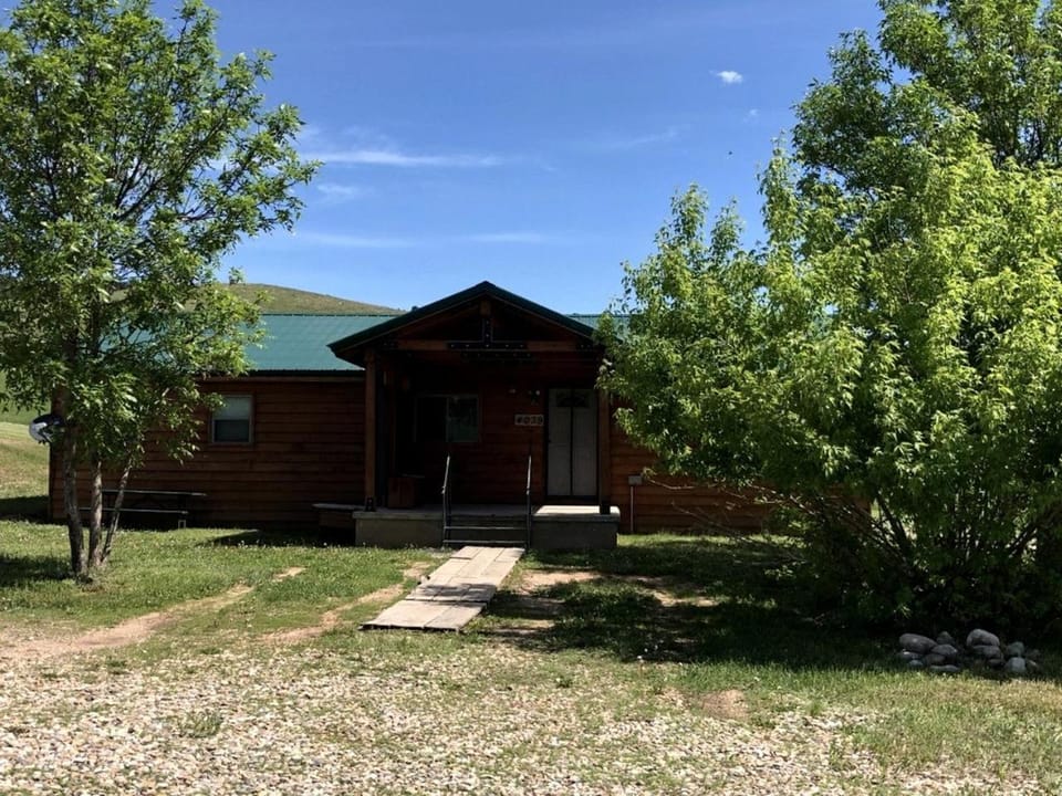 Large, Three Bedroom Cabin in Sturgis, South Dakota, Perfect for a Glamping Retreat to the Badlands Cabin in Sturgis