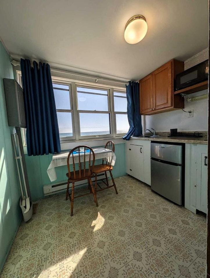 Wake to Waves in Beachfront Cottages with Beach Access in North Truro, Massachusetts House in North Truro