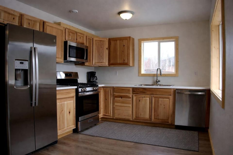 Cozy Family Cabin with Mountain Views & Resort Comfort near Resurrection Bay, Seward Alaska Cabin in Seward