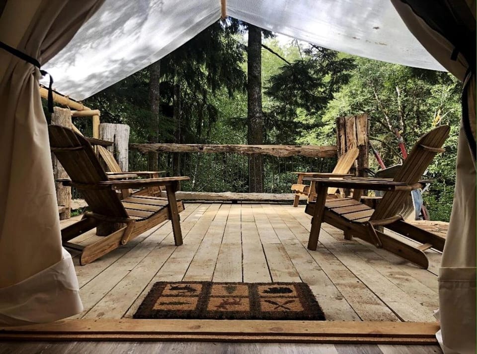 Pet-Friendly Safari Tent in Forks, near The Butchart Gardens, Perfect for a Weekend to Disconnect House in Washington