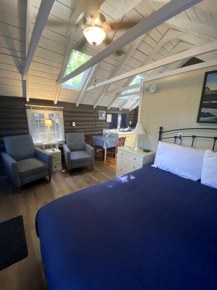 Private Cottage for Romantic Vacations near West Penobscot Bay, Maine House in Camden