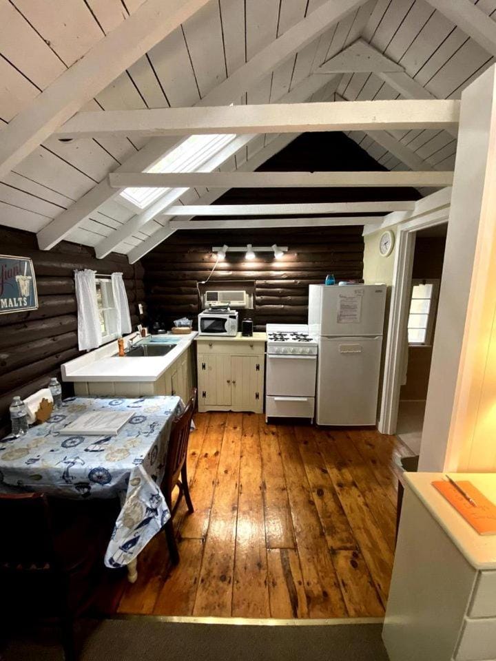 Private Cottage for Romantic Vacations near West Penobscot Bay, Maine House in Camden