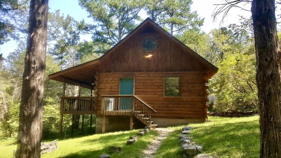 Real Private Cabin with Idyllic for a Secluded Romantic Getaway in Arkansas Cabin in Eureka Springs