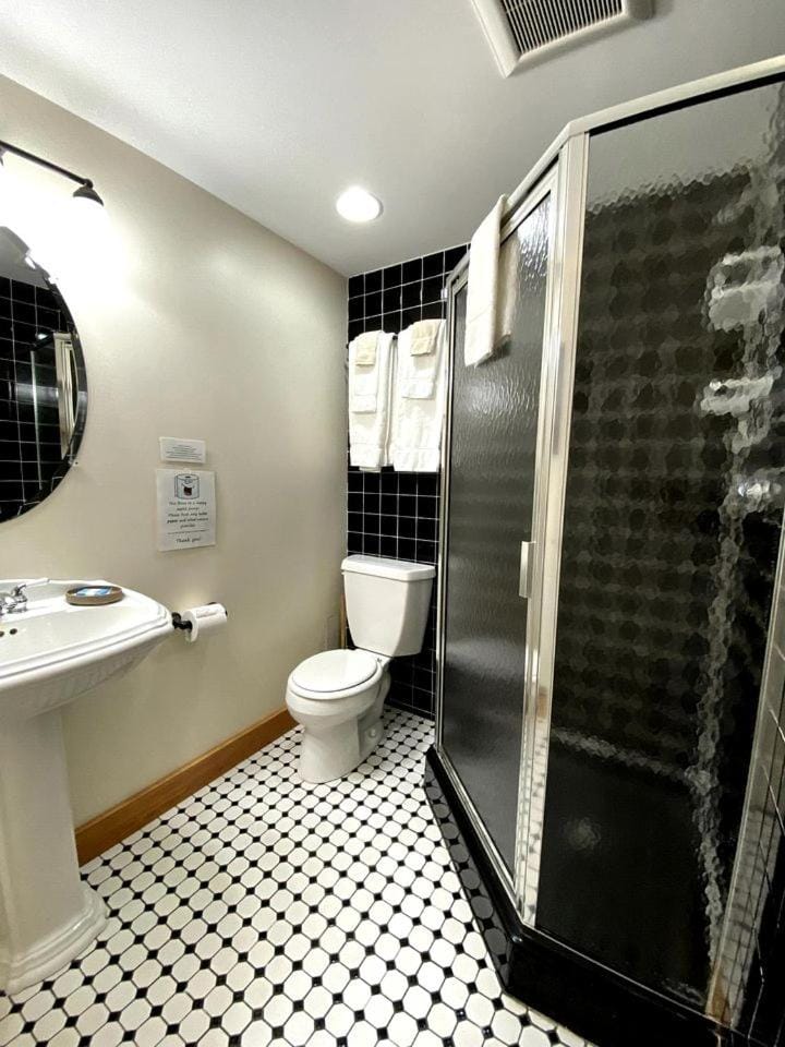 Cozy Cottage with Private Patio & Modern Amenities near Camden, Maine House in Camden