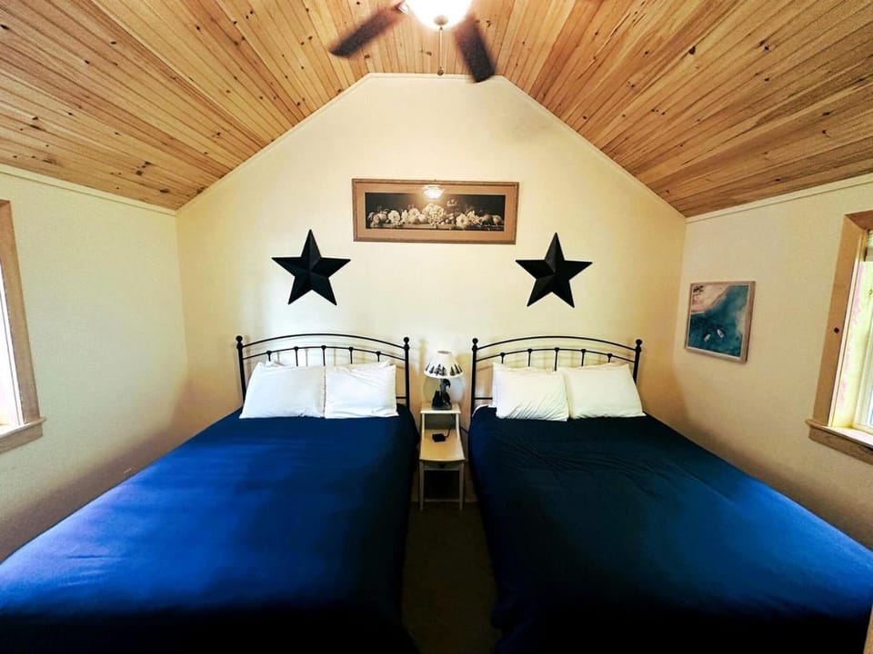 Charming Cottage Retreat with Private Deck and BBQ near Camden, Maine House in Camden