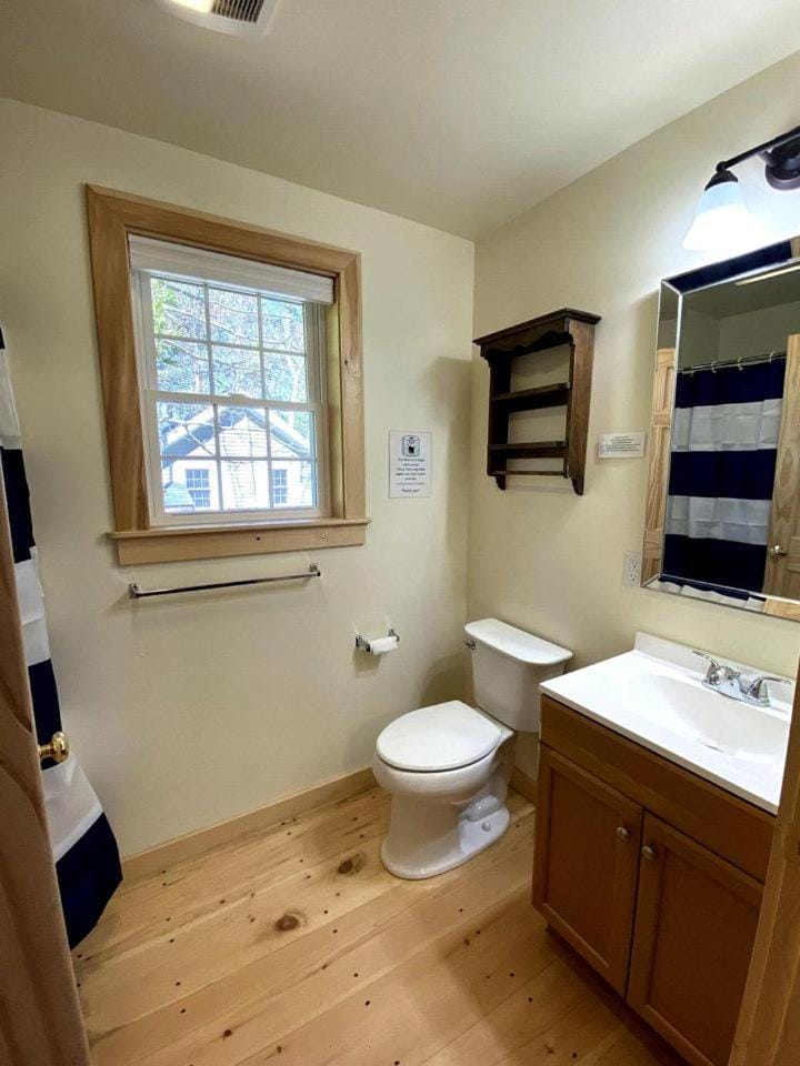Charming Cottage Retreat with Private Deck and BBQ near Camden, Maine House in Camden