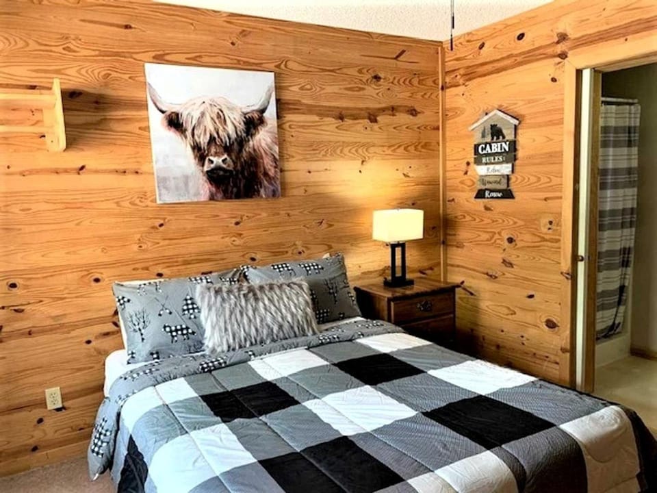 Cozy Cabin in the Ozarks of Arkansas, Perfect for a Weekend of Hiking and Fishing on the Beautiful White River Cabin in Mountain View