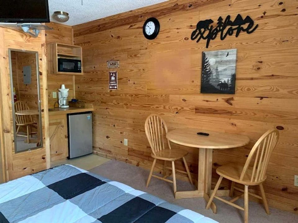 Cozy Cabin in the Ozarks of Arkansas, Perfect for a Weekend of Hiking and Fishing on the Beautiful White River Cabin in Mountain View