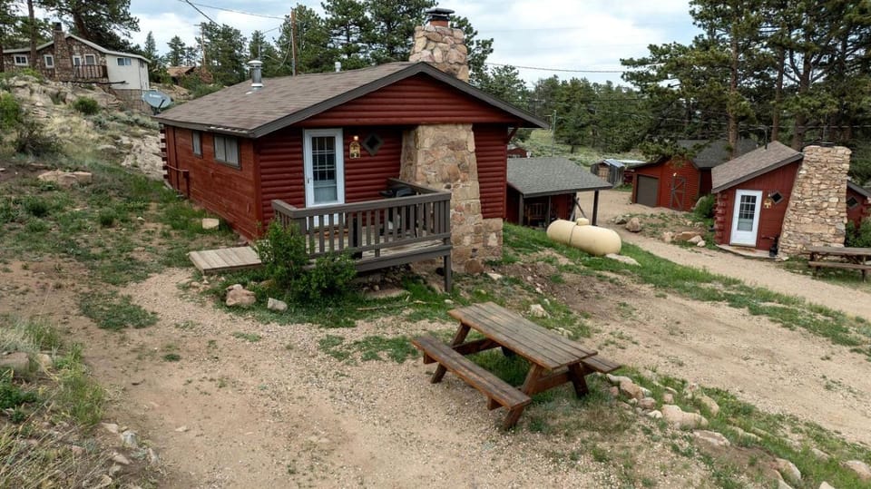 Historic Log Cabin with Fireplace and Mountain Views, Perfect for a Weekend Getaway to Red Lakes, company Cabin in Red Feather Lakes