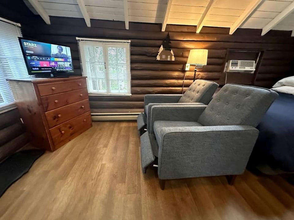 Romantic Cottage Retreat for Couples near Lincolnville, Maine House in Camden