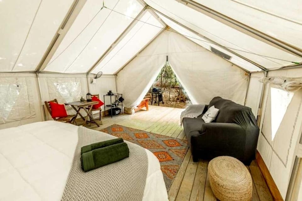King Deluxe Glamping Tent w/ Private Raised Deck, Fire Pit, Gas Grill, Pet-Friendly Stay in Broadalbin, New York House in Great Sacandaga Lake