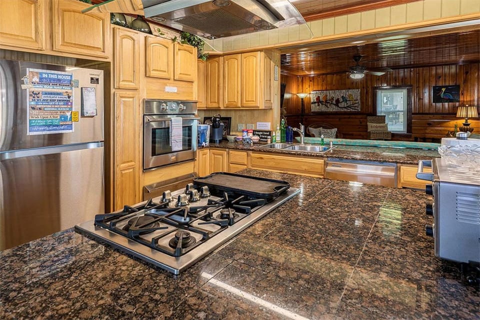 Vintage-Inspired Haven with Bright Interiors & Relaxing Outdoor Spaces in Bacliff, Texas House in Bacliff