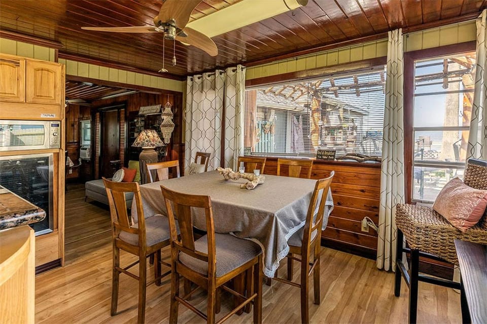 Vintage-Inspired Haven with Bright Interiors & Relaxing Outdoor Spaces in Bacliff, Texas House in Bacliff