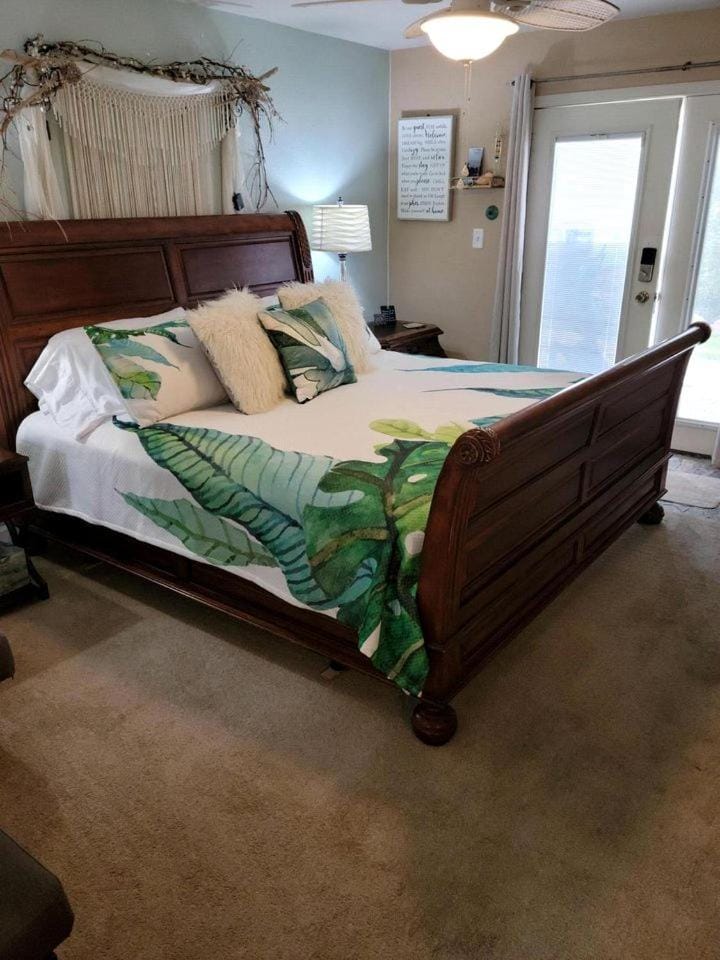 Vintage-Inspired Haven with Bright Interiors & Relaxing Outdoor Spaces in Bacliff, Texas House in Bacliff