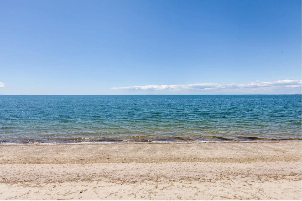 Elegant Oceanfront Cottages with Private Beach Access in North Truro, Massachusetts House in North Truro